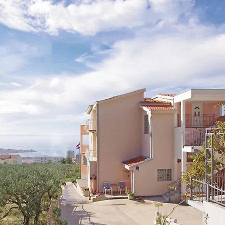 Lovely In With Kitchen Apartment Makarska