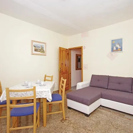 Lovely In With Kitchen Apartment Makarska