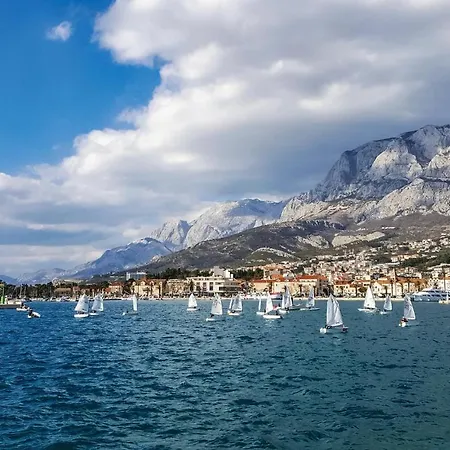 Lovely In With Kitchen Apartment Makarska